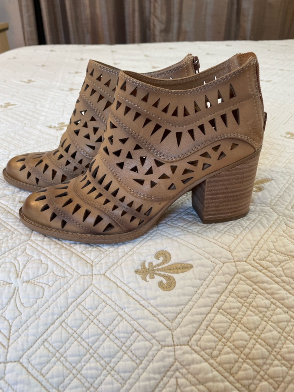 Women's SOFFT Cutout Block-Heel Ankle Booties in Tan